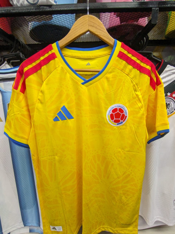 Conjunto niño millonarios local