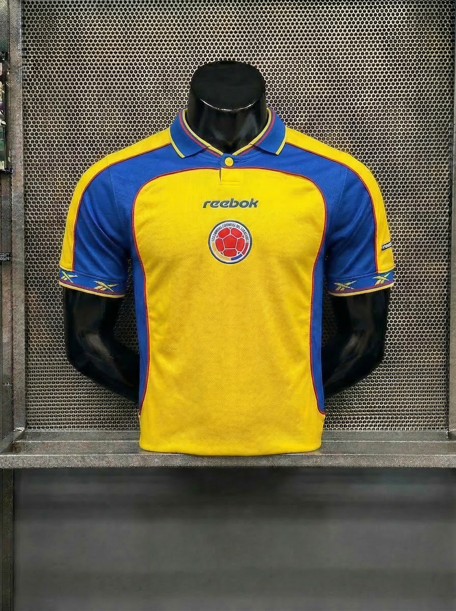 Colombia Local Retro 2001