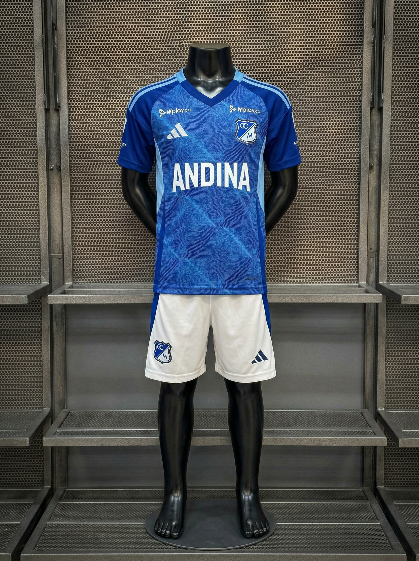 Conjunto niño millonarios local
